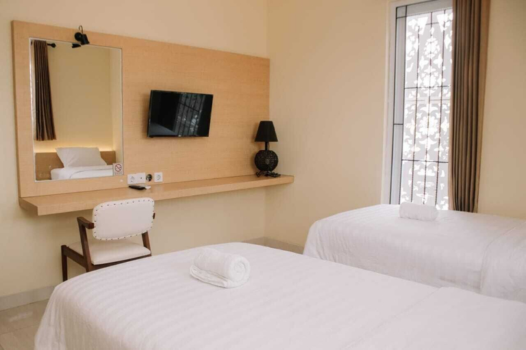 Bedroom 2, Merlin Hotel, Sikka