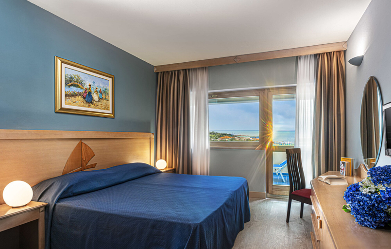 Bedroom 3, Grand Hotel Continental, Pisa