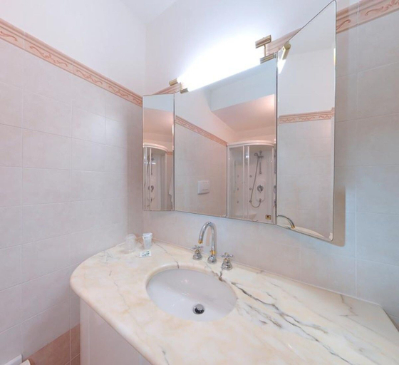 Bathroom 4, Hotel Le Cave, Ancona
