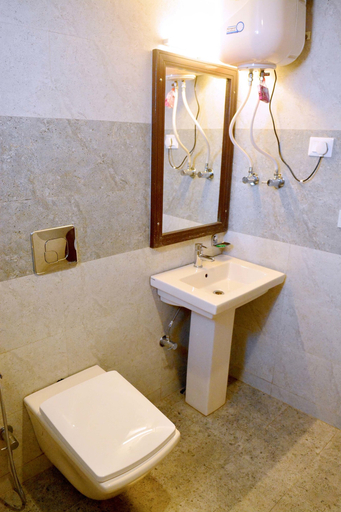 Bathroom 2, Hotel Kishna Palace, Dehradun