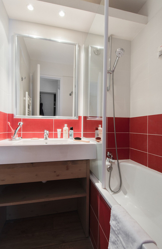 Bathroom 4, Résidence Pierre & Vacances Le Britania, Savoie