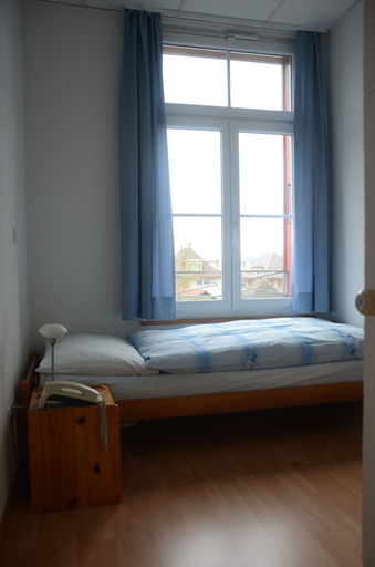 Bedroom 2, Hotel Bahnhof, Aarberg