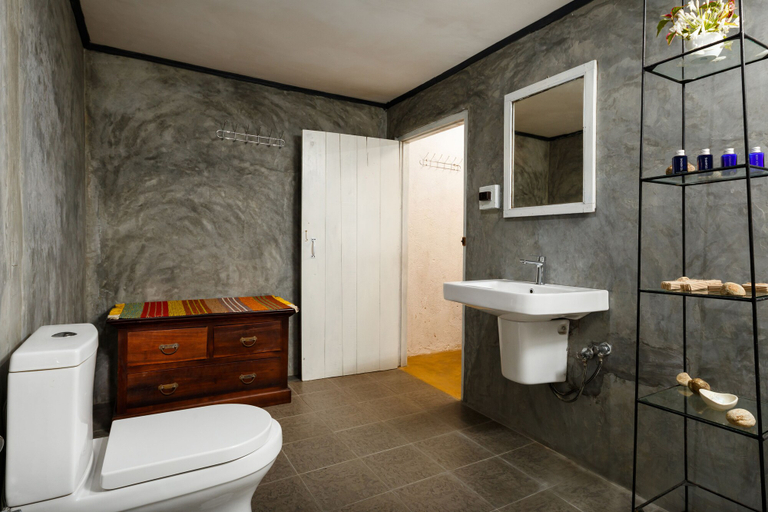 Bathroom 3, Meena Amma's Tea Experience, Welimada