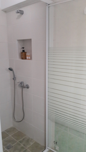 Bathroom 4, Ela Mesa, Attica