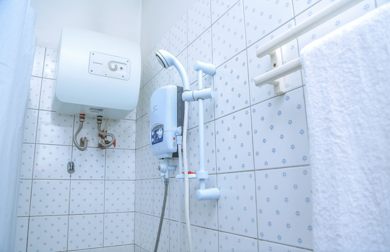 Bathroom 4, Adonai Guest House - Hostel, Jinja