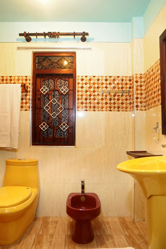 Bathroom 3, The Castle, Katana