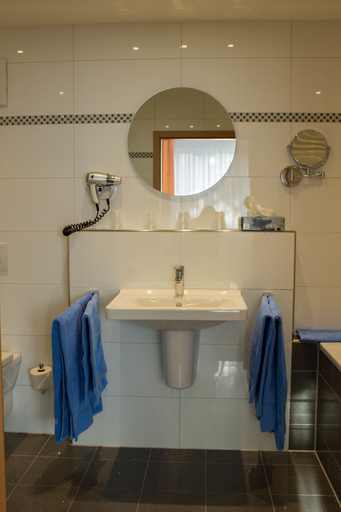 Bathroom 3, Hotel Am Freischuetz, Rhein-Erft-Kreis