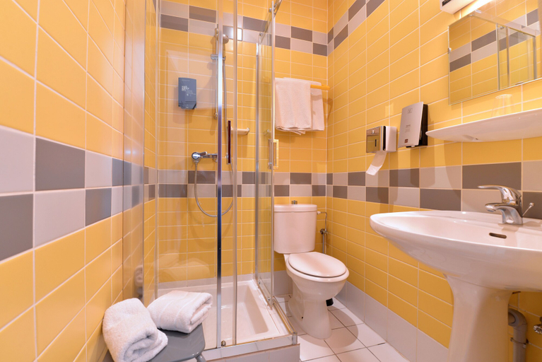 Bathroom 4, Hotel Dontenville, Bas-Rhin