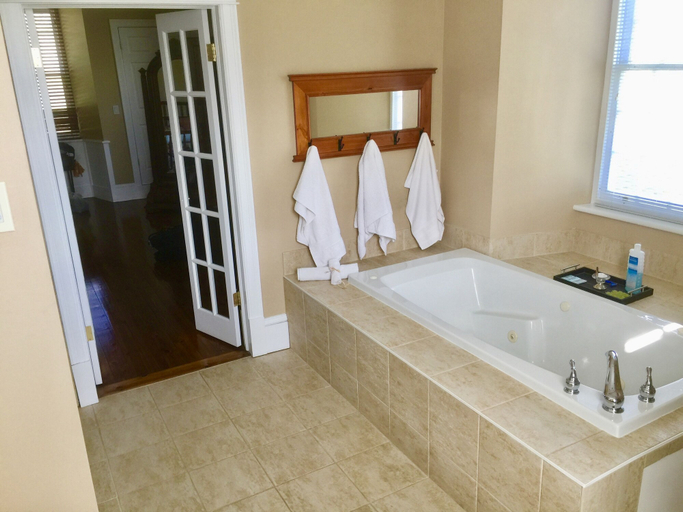 Bathroom 4, Clyde Hall Bed and Breakfast, Lanark