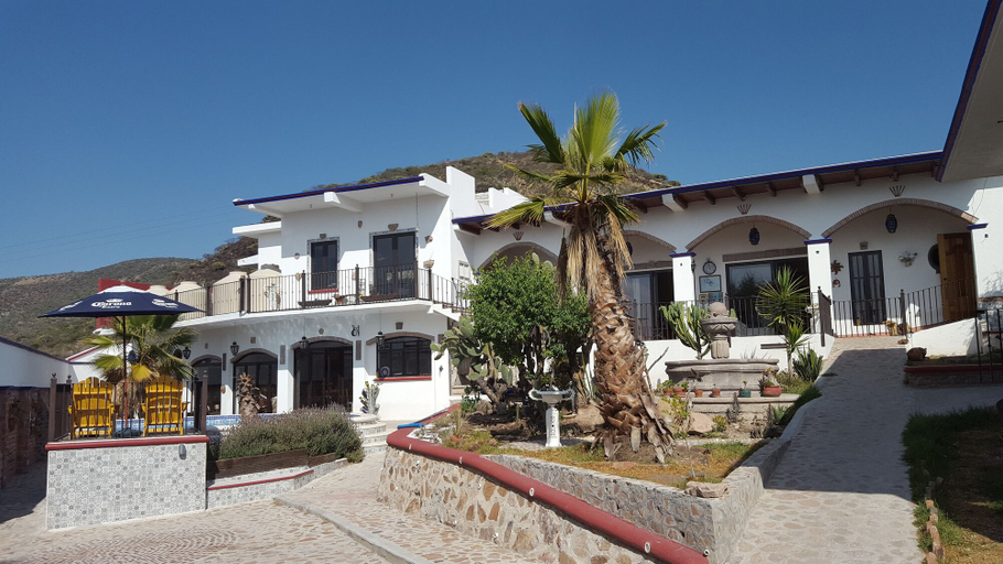 Exterior & Views
