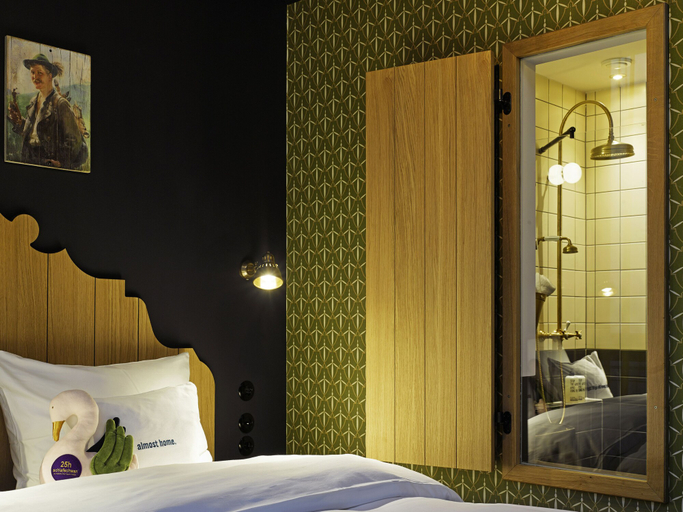 Bedroom 5, 25hours Hotel The Royal Bavarian, München