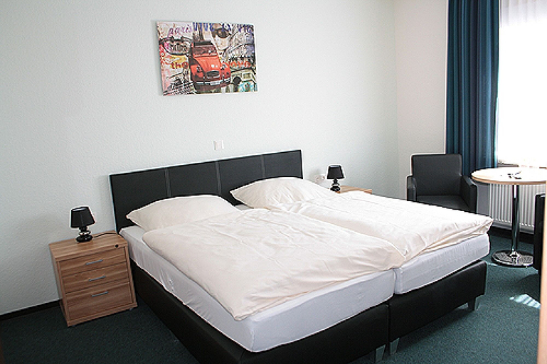 Bedroom 3, Hotel Haus Wittwer, Emden