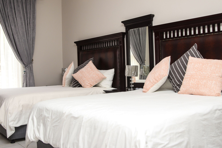 Bedroom 2, Letsatsing Lodge, Bojanala