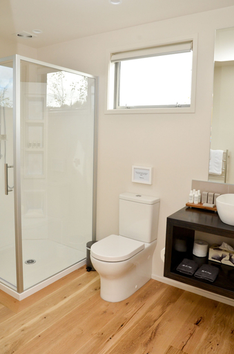 Bathroom, Aviator, New Plymouth