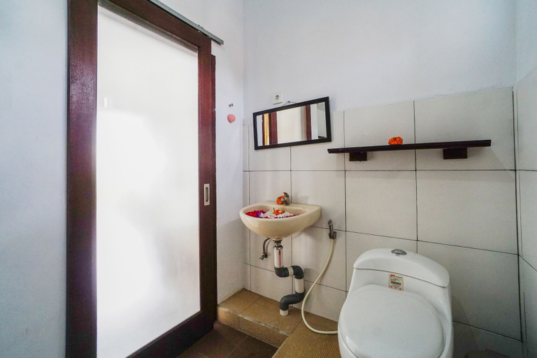 Bathroom 4, Molecha Guest House, Gianyar