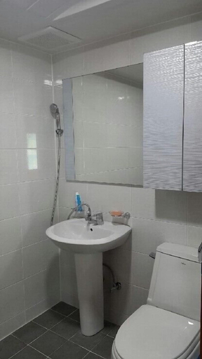 Bathroom 2, Sirak Pension, Masan