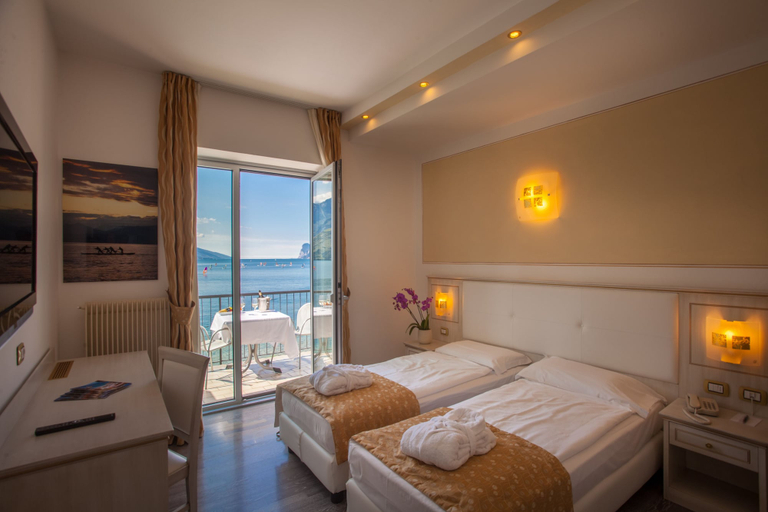Bedroom 4, Hotel Lido Blu Surf & Bike, Trento