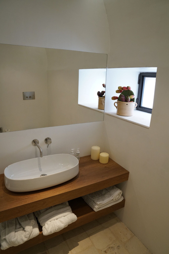 Bathroom 4, Masseria Li Reni, Taranto