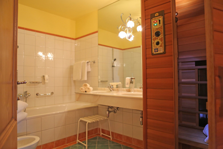 Bathroom 4, Hotel Sommerhof, Gmunden