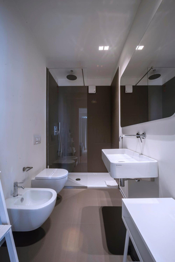 Bathroom 4, Domus Regina, Ascoli Piceno