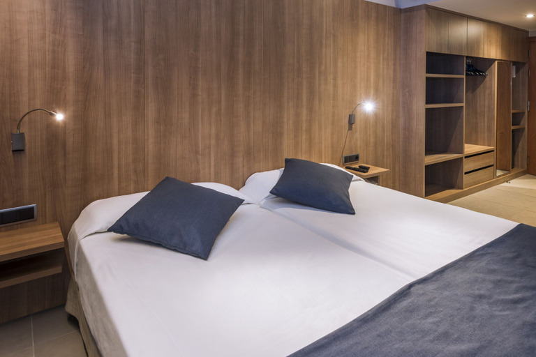 Bedroom 3, Hotel GHT S'Agaró Mar, Girona