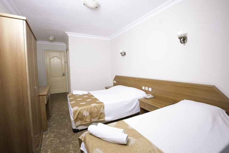 Bedroom 3, Ergin Hotel, Ayvalık