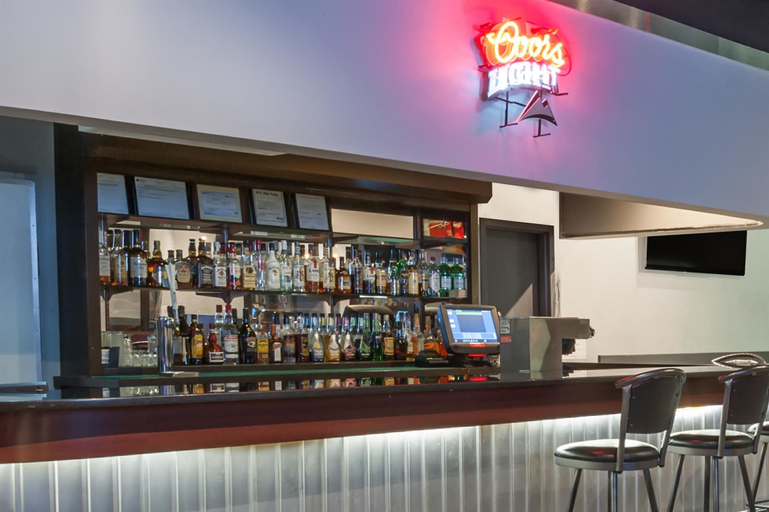 Food & Drinks 5, Super 8 by Wyndham Edmonton/West, Division No. 11