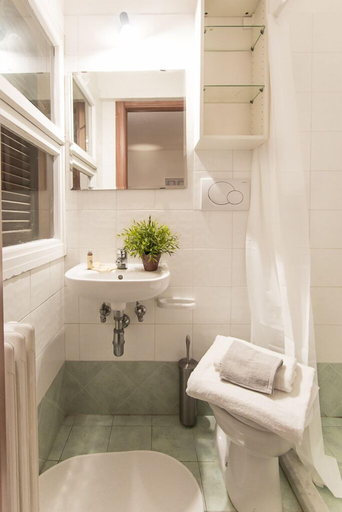 Bathroom 3, Villa Bianca, Lucca