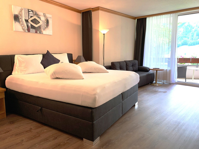 Bedroom 3, Hotel Quellenhof Leukerbad, Leuk