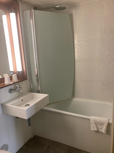 Bathroom 4, Campanile Dunkerque Sud - Loon Plage, Nord
