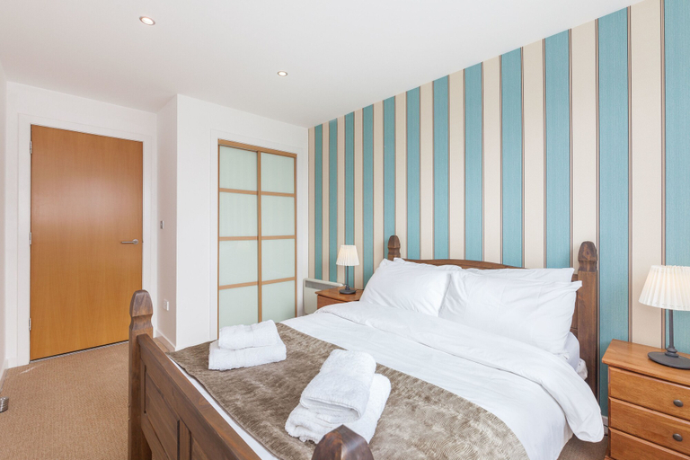 Bedroom 2, Stylish Penthouse Suite, Edinburgh