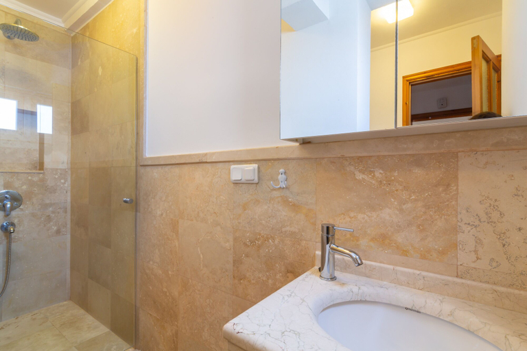 Bathroom 5, Korsan Apartments, Kaş