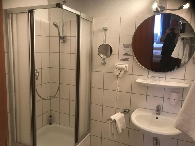 Bathroom 5, Hotel Hohenzollern, Schleswig-Flensburg