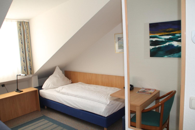 Bedroom 2, HOTEL RIESENJunior by Trip Inn, Main-Kinzig-Kreis
