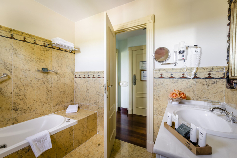 Bathroom 5, Hotel YIT Vereda Real, Sevilla