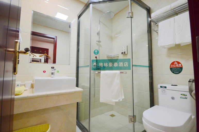 Bathroom 3, GreenTree Inn DaLian JinZhou District Light Industry College Express Hotel, Dalian
