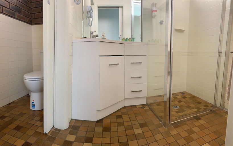 Bathroom 3, Bendigo McIvor Motor Inn, Gr. Bendigo - Inner East