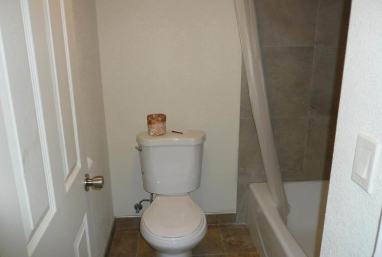 Bathroom 4, Rodeway Inn Downtown Hanford, Kings