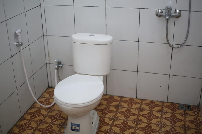 Bathroom 5, Mama Tia Family Homestay, Tana Toraja