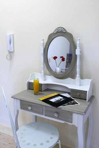 Bathroom 4, Niriides, Ionian Islands