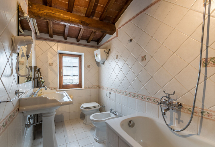 Bathroom 3, Borgo Terrosi, Siena