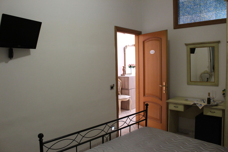 Bedroom 3, La Vela, Salerno