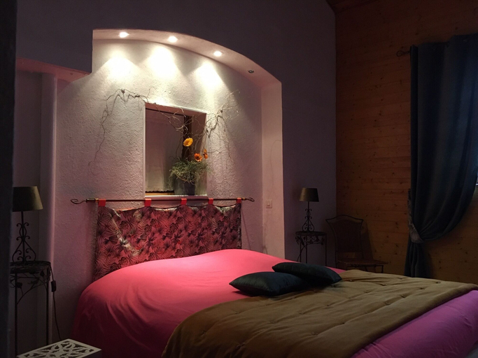 Bedroom 5, Les Ateliers d'Art, Loire