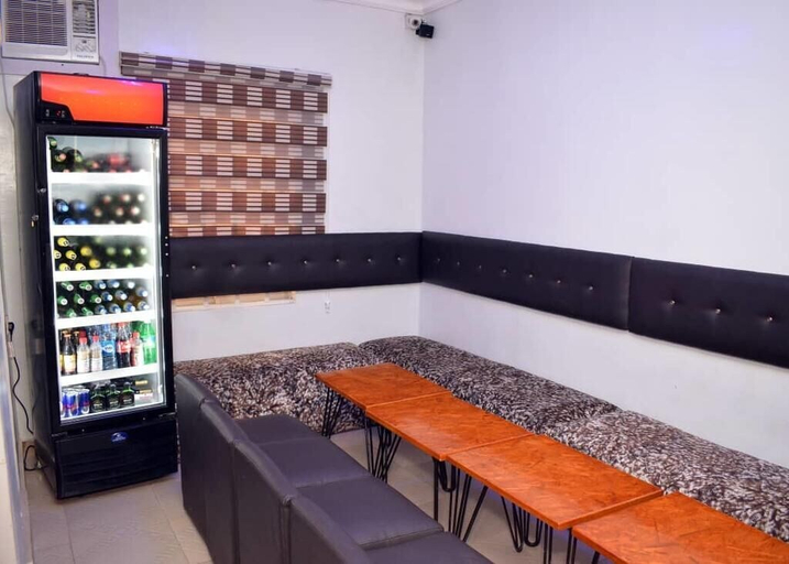 Food & Drinks, Rush Hotel, Surulere