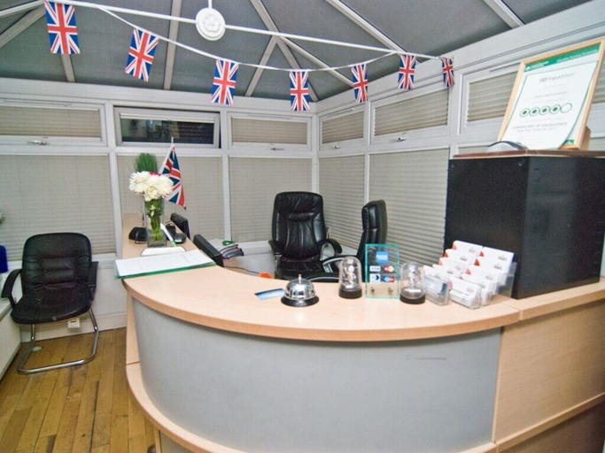 Others 4, Skylark B&B, London