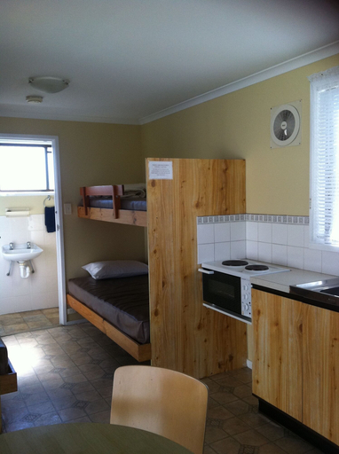 Bedroom 3, Gum Tree Caravan Park, Moyne - South