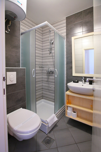 Bathroom 4, XANADU