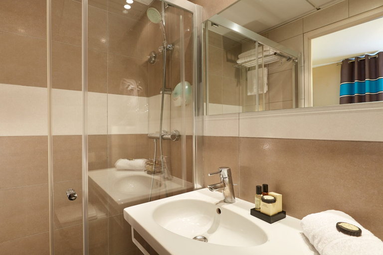 Bathroom 5, Hôtel Beaugrenelle Saint Charles, Paris