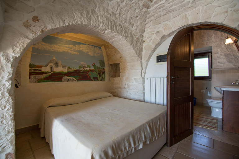 Bedroom 2, Trulli San Leonardo, Bari