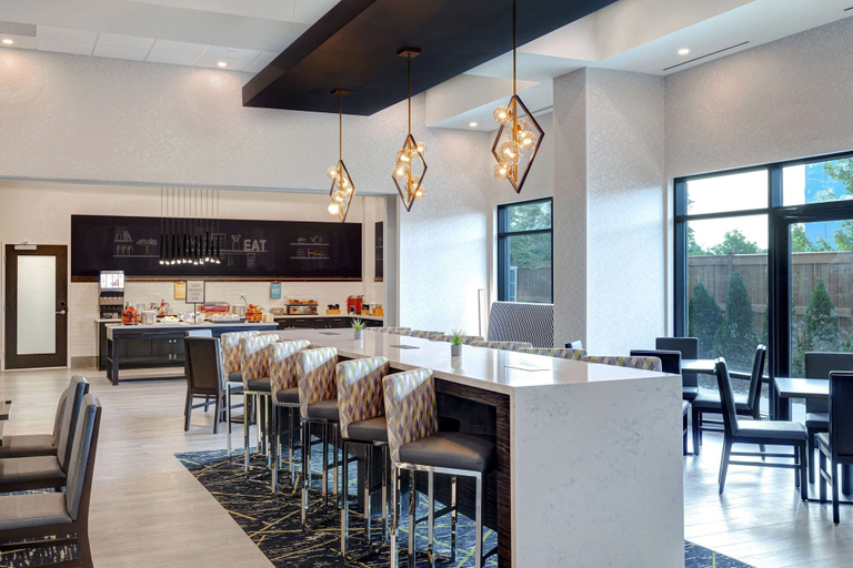 Food & Drinks 5, Hampton Inn & Suites by Hilton Burlington Toronto, Halton